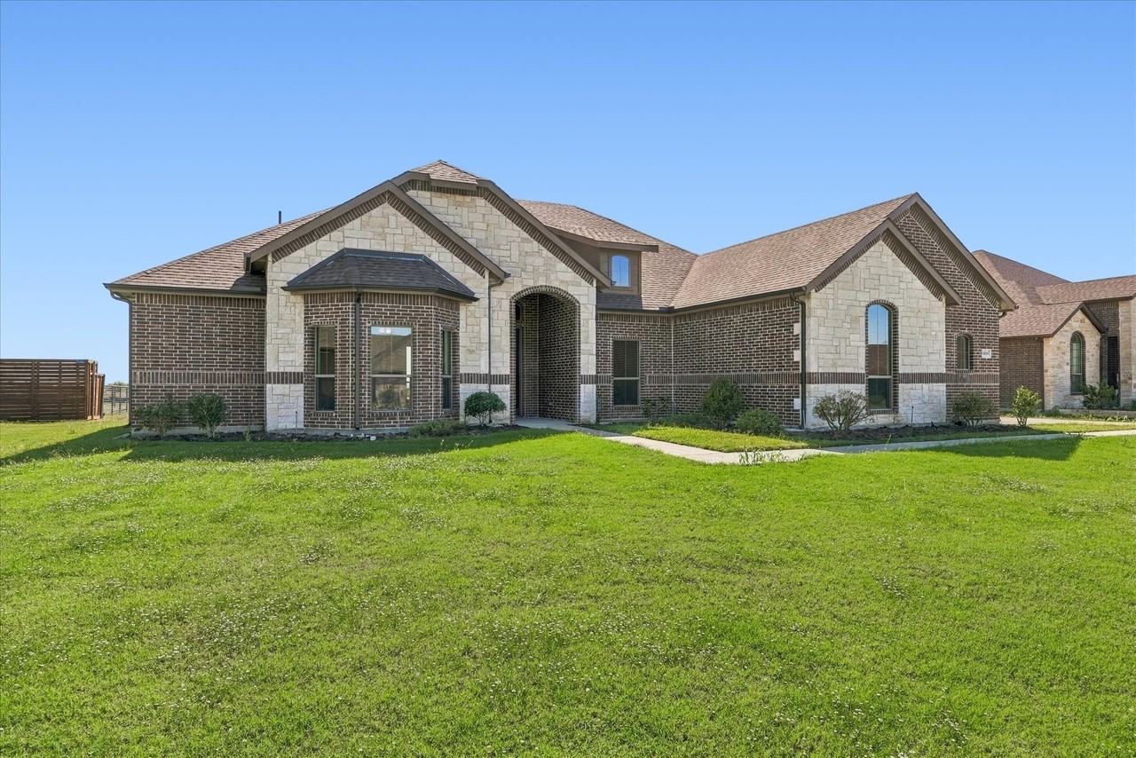 1835 Creekview Ln - Photo 2 of 31