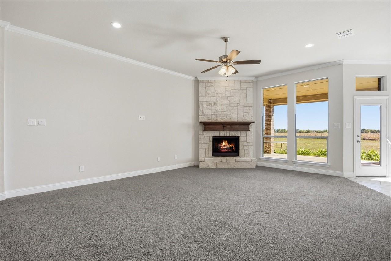 1835 Creekview Ln - Photo 7 of 31