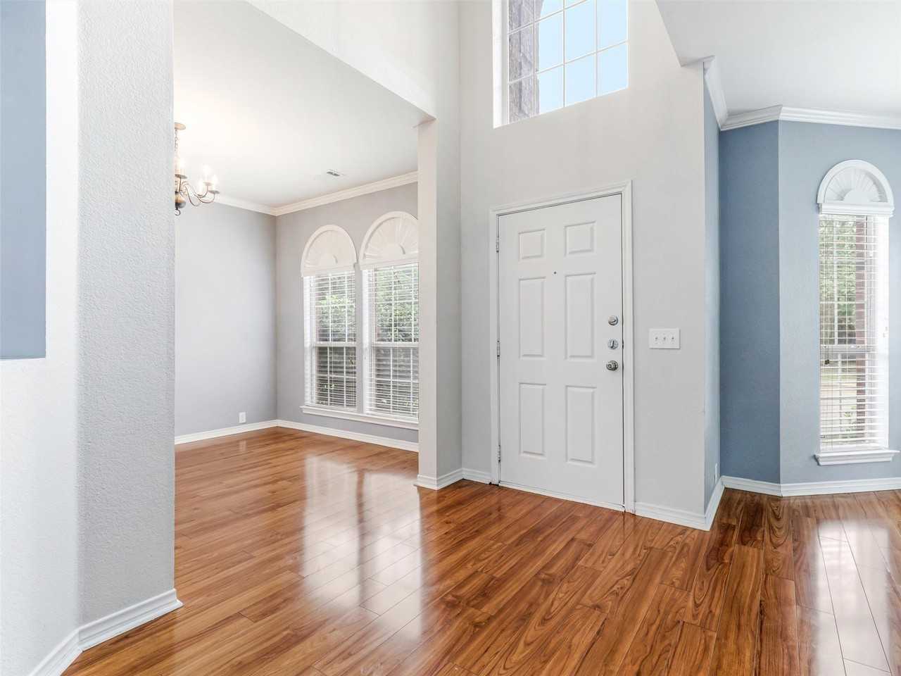 7419 Ravenhill Dr - Photo 5 of 39