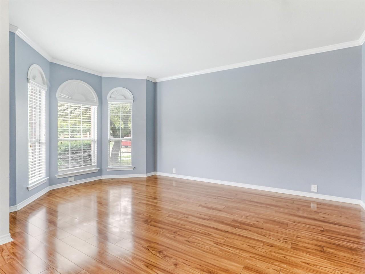 7419 Ravenhill Dr - Photo 6 of 39