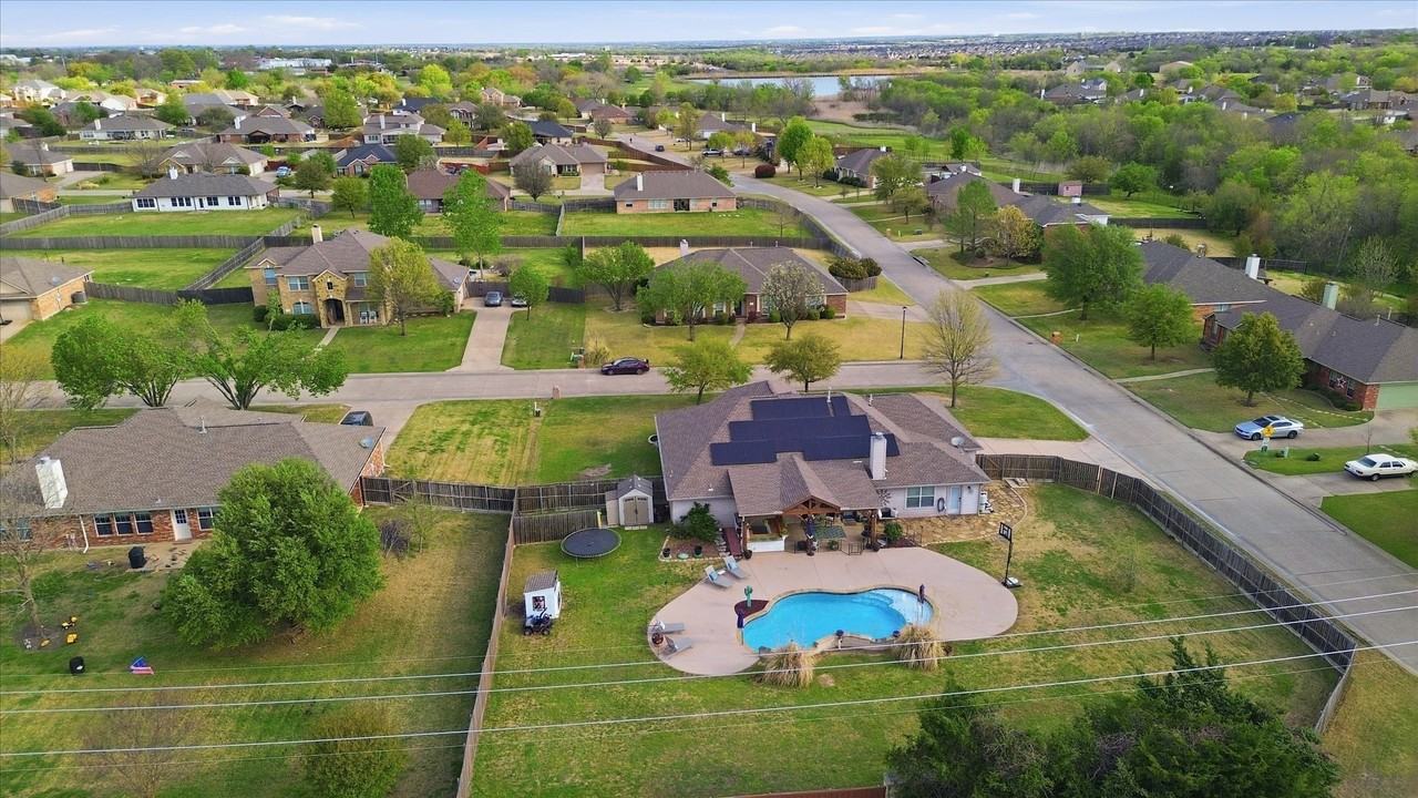 114 Clydesdale Dr - Photo 2 of 40