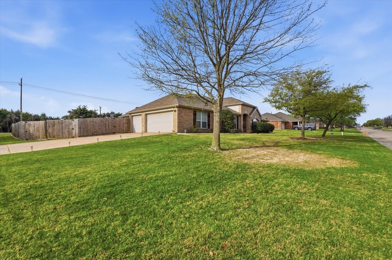 114 Clydesdale Dr - Photo 4 of 40
