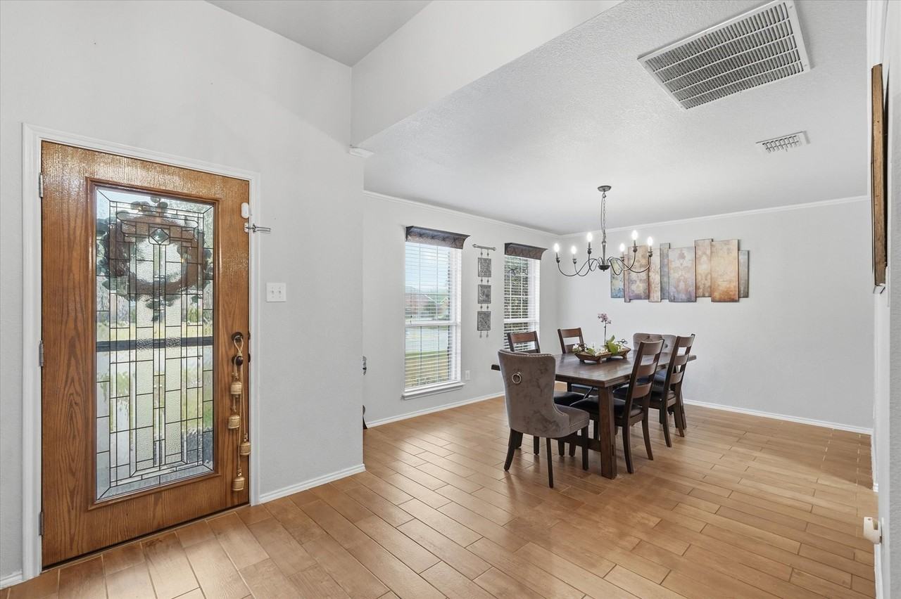 114 Clydesdale Dr - Photo 5 of 40