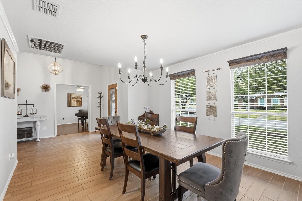 114 Clydesdale Dr - Photo 6 of 40