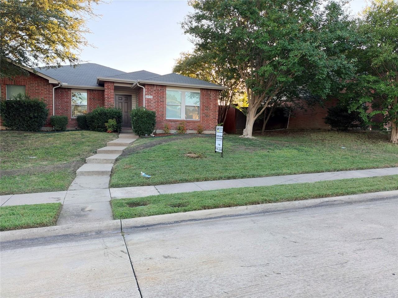 2531 Barksdale Dr - Photo 2 of 19