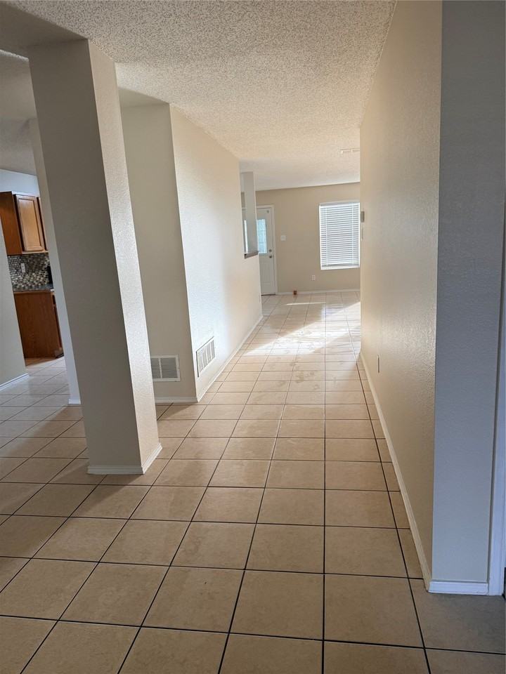 2531 Barksdale Dr - Photo 4 of 19
