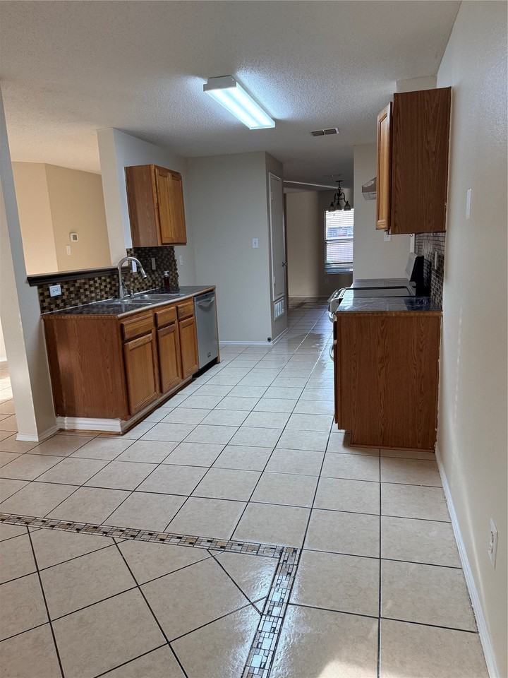 2531 Barksdale Dr - Photo 6 of 19