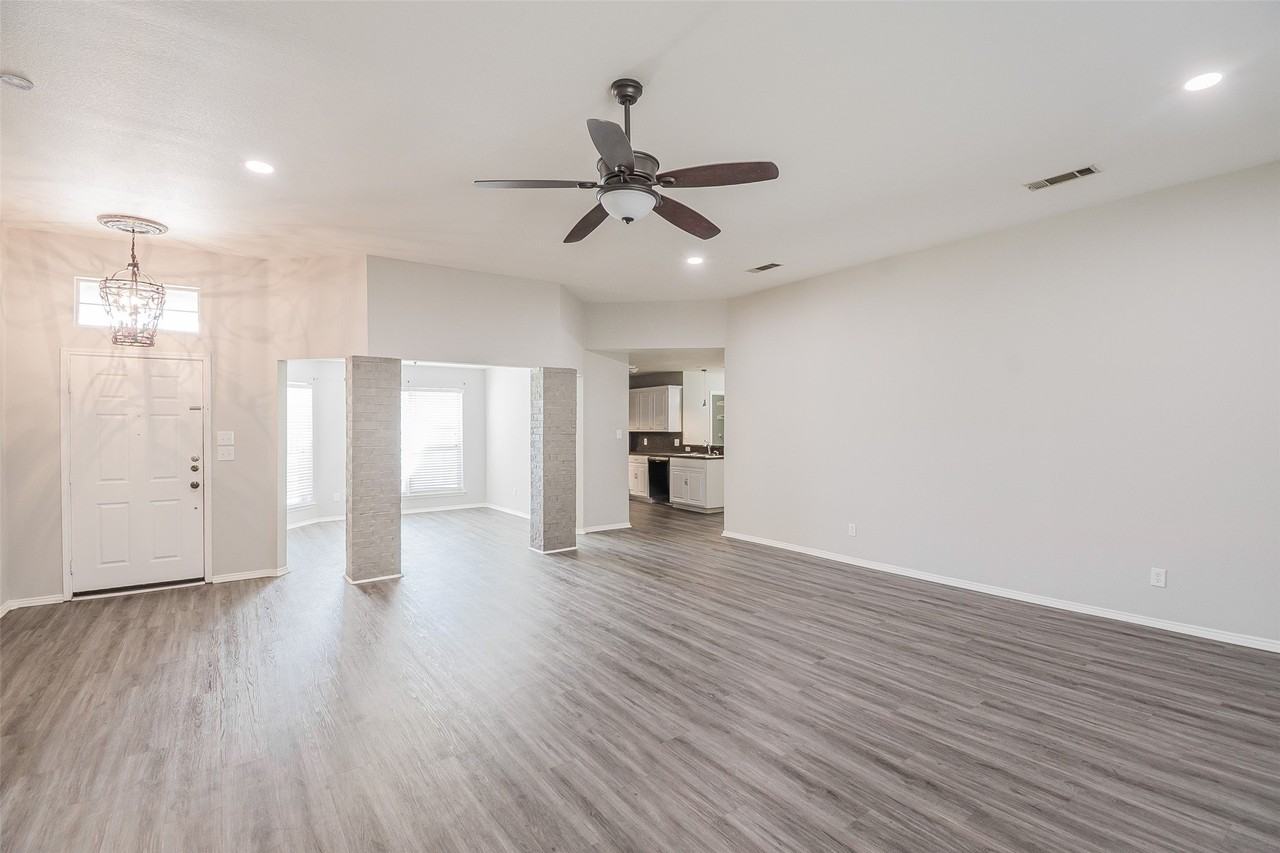 633 Dover Heights Trl - Photo 2 of 20