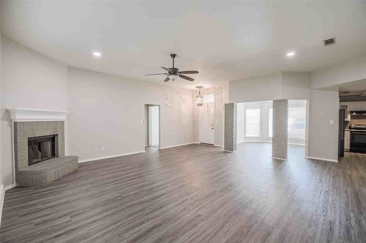 633 Dover Heights Trl - Photo 4 of 20