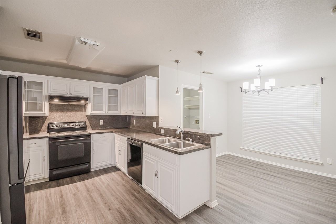 633 Dover Heights Trl - Photo 6 of 20