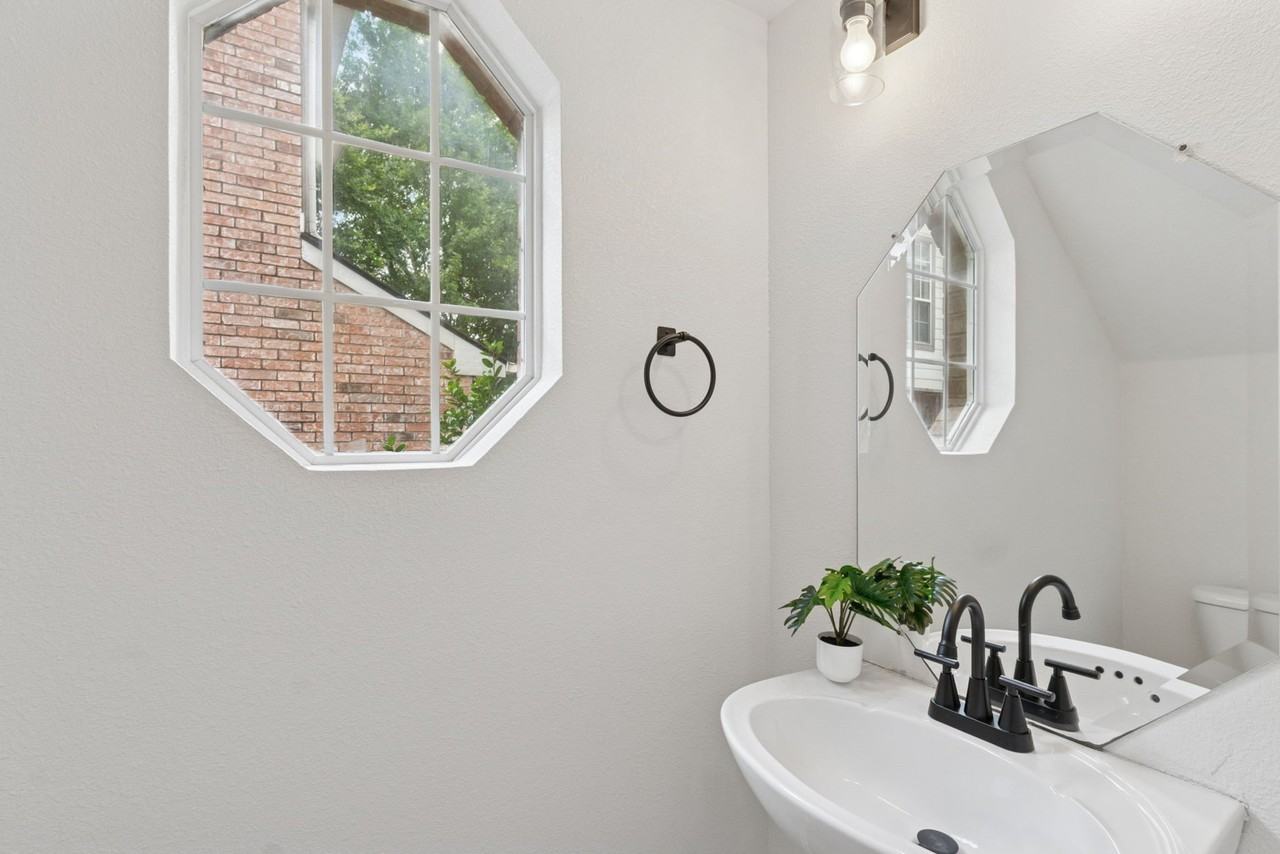 4816 Rockcreek Ln - Photo 6 of 34
