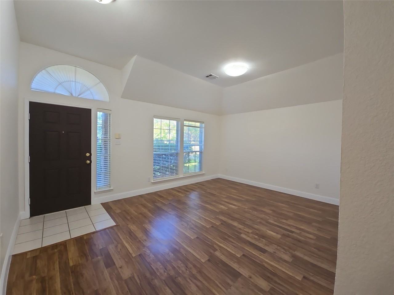 2424 Brycewood Ln - Photo 4 of 29