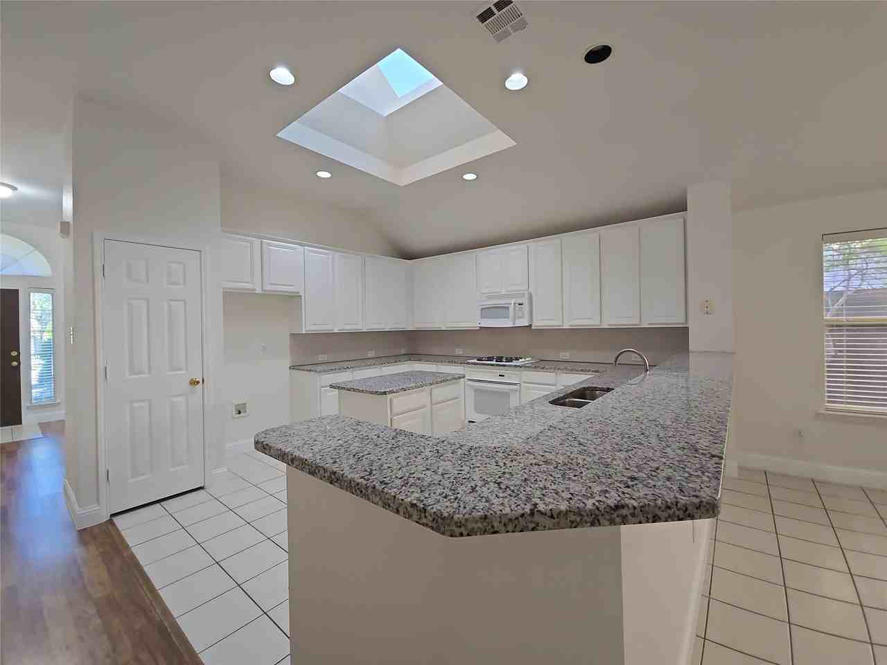 2424 Brycewood Ln - Photo 7 of 29