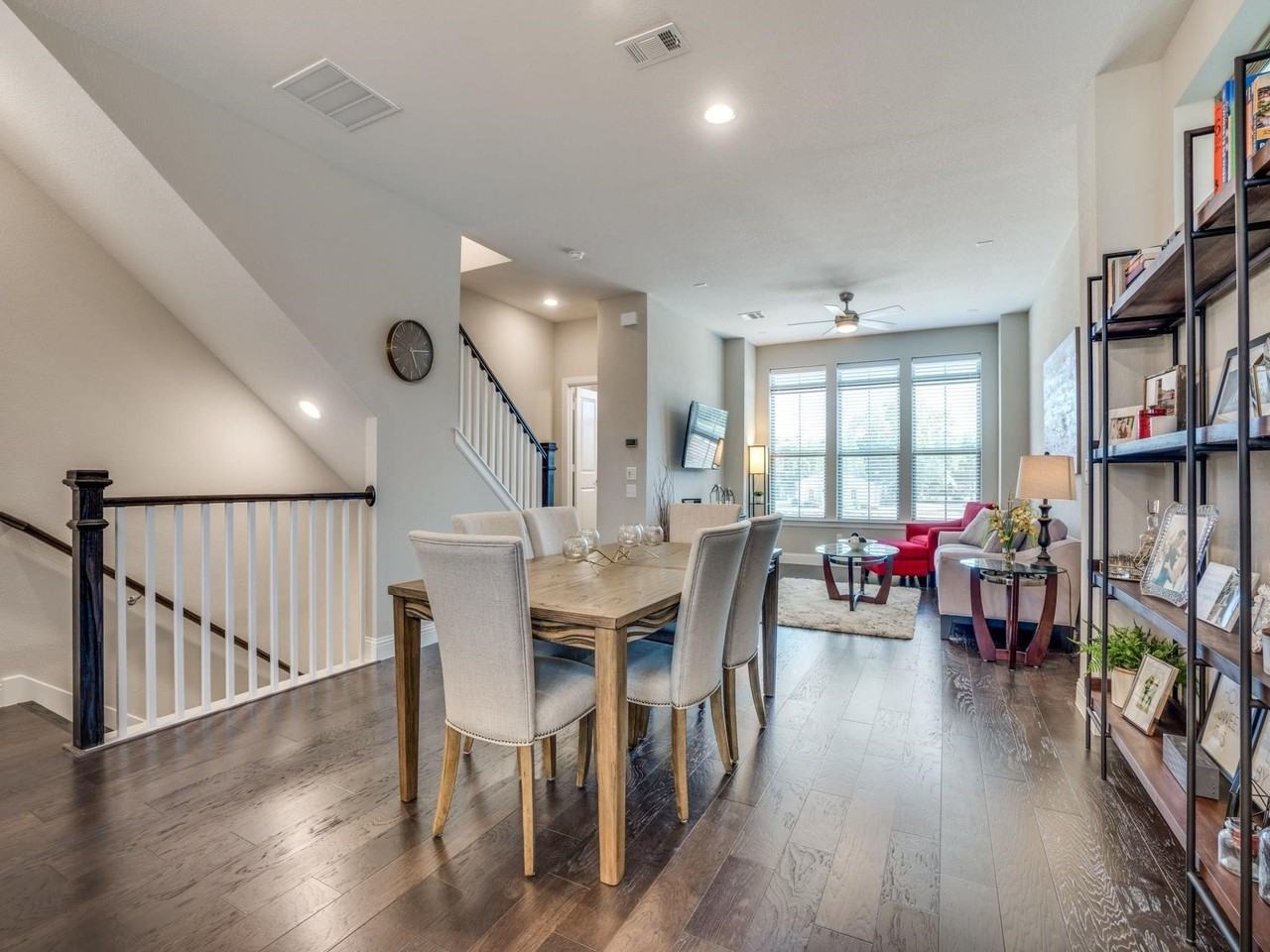 1074 Manacor Ln - Photo 3 of 12