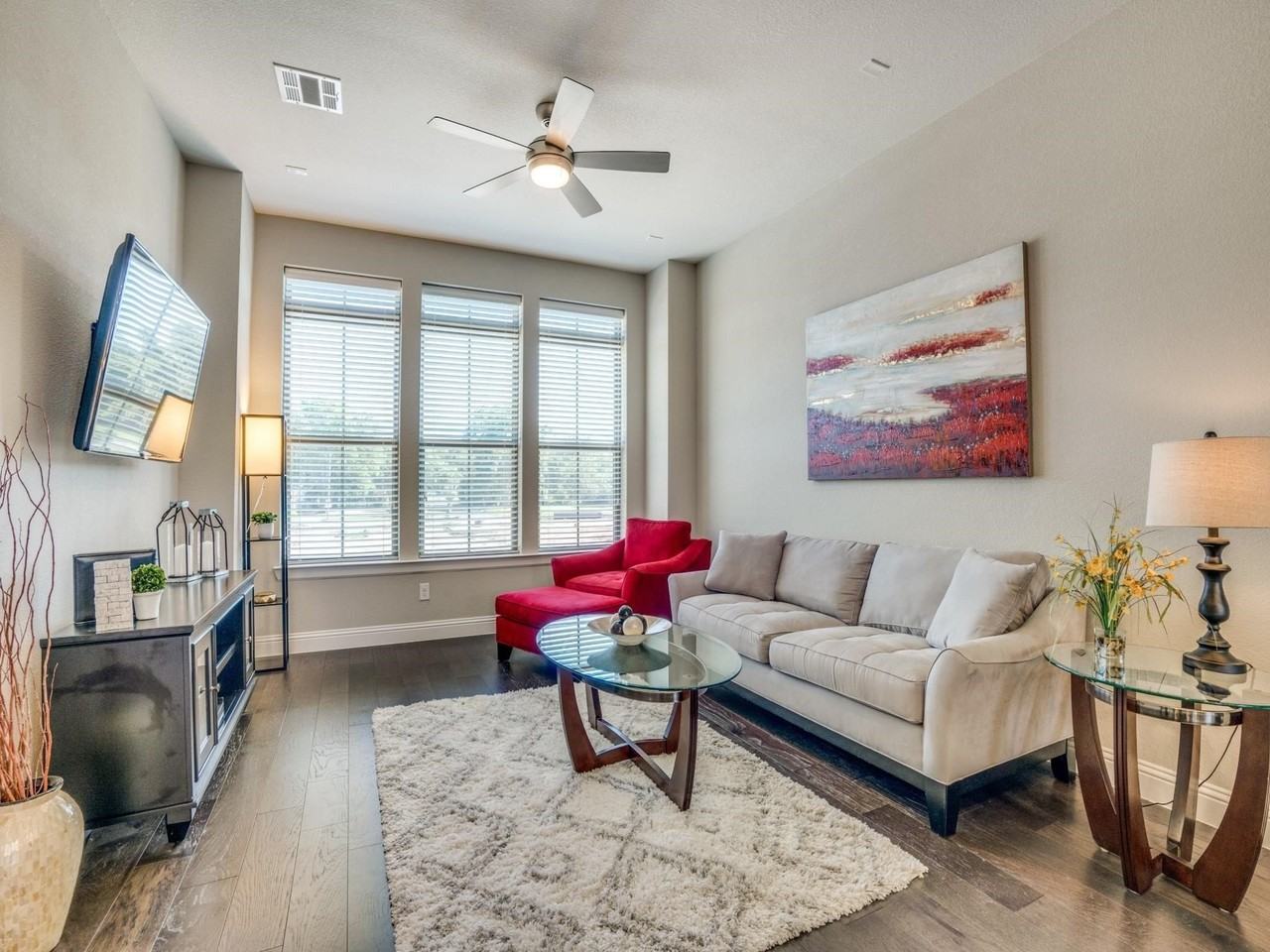 1074 Manacor Ln - Photo 4 of 12