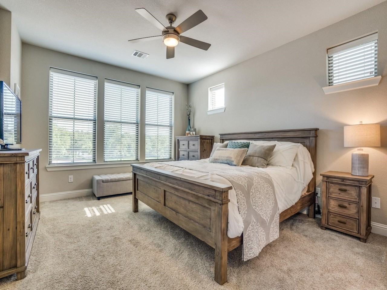 1074 Manacor Ln - Photo 5 of 12