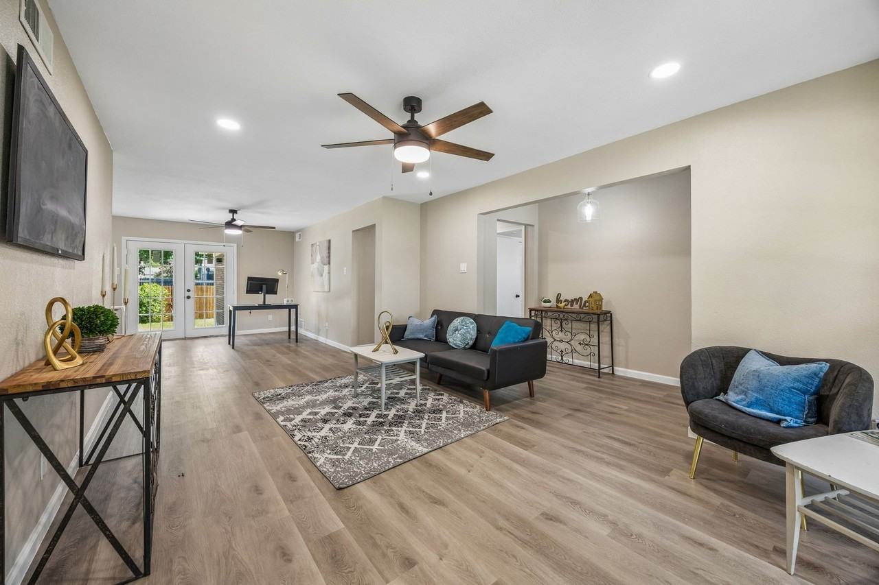 1725 Bardfield Ave - Photo 3 of 12