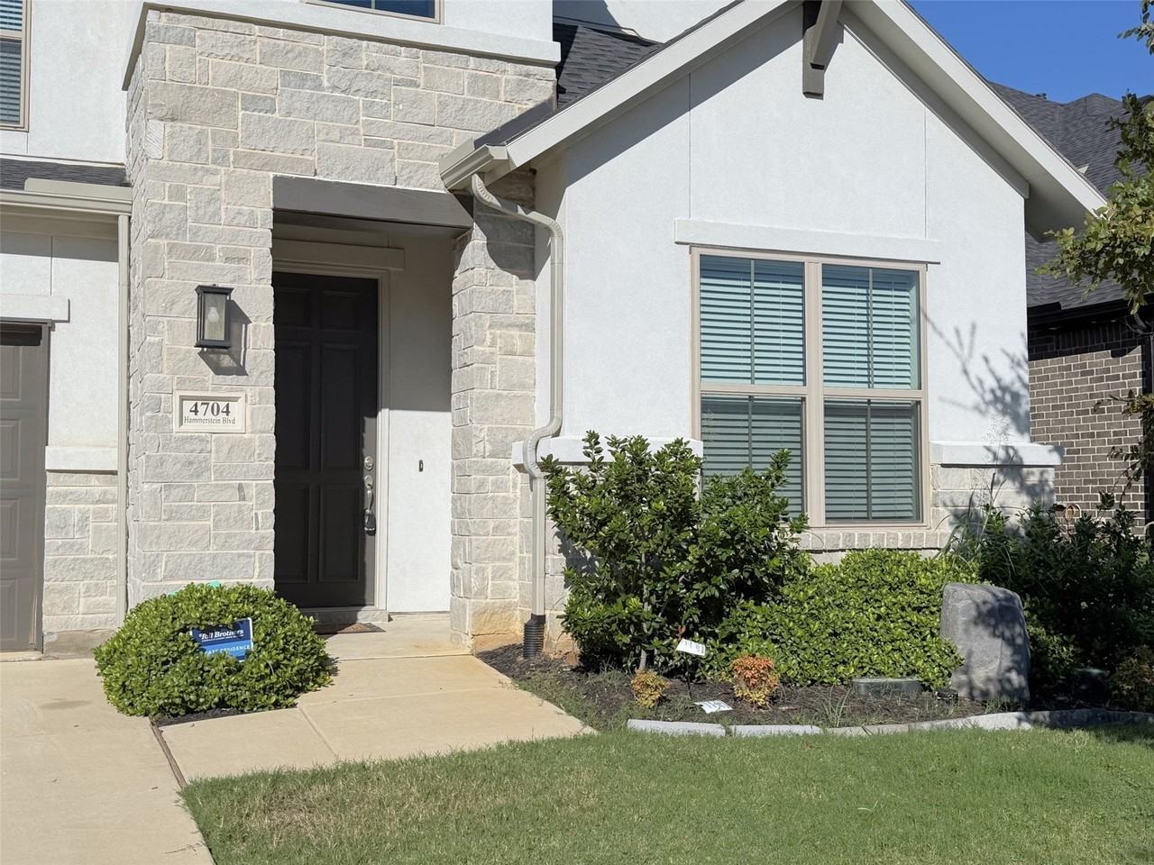 4704 Hammerstein Blvd - Photo 3 of 40