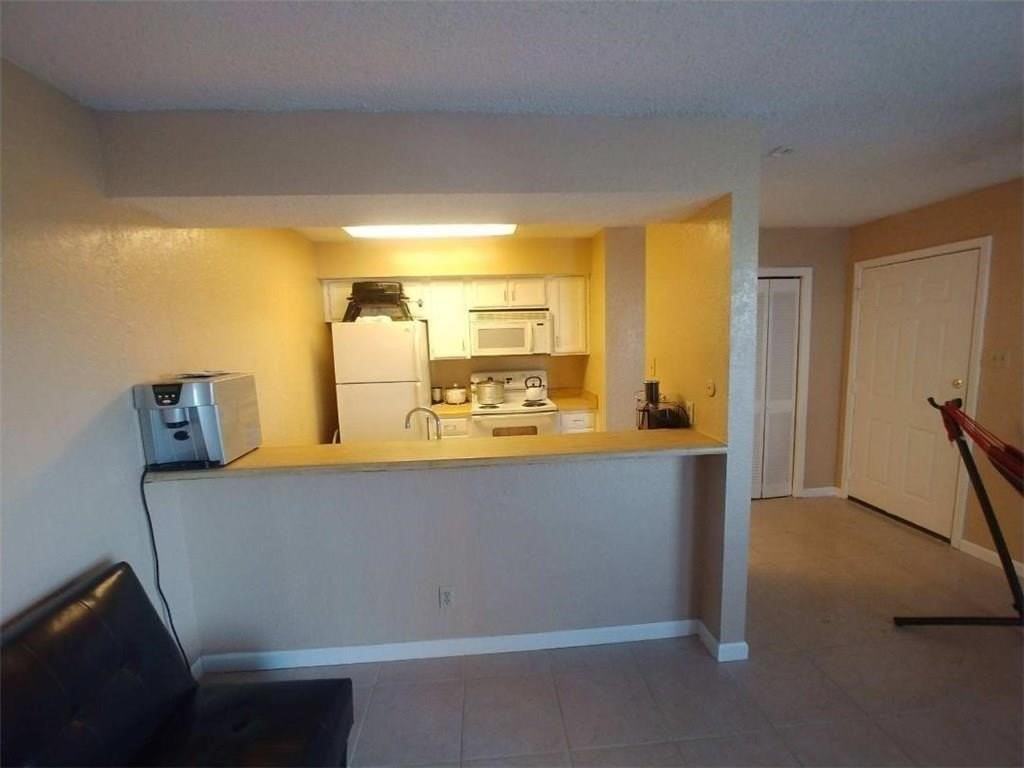 9811 Walnut St #304 - Photo 3 of 11