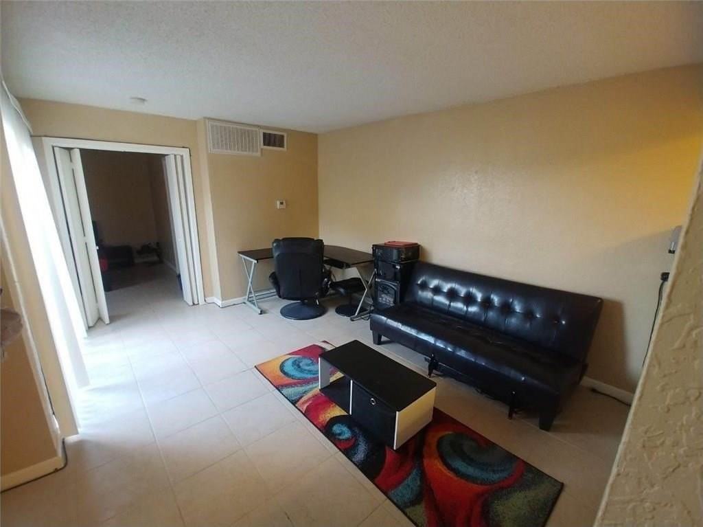 9811 Walnut St #304 - Photo 4 of 11