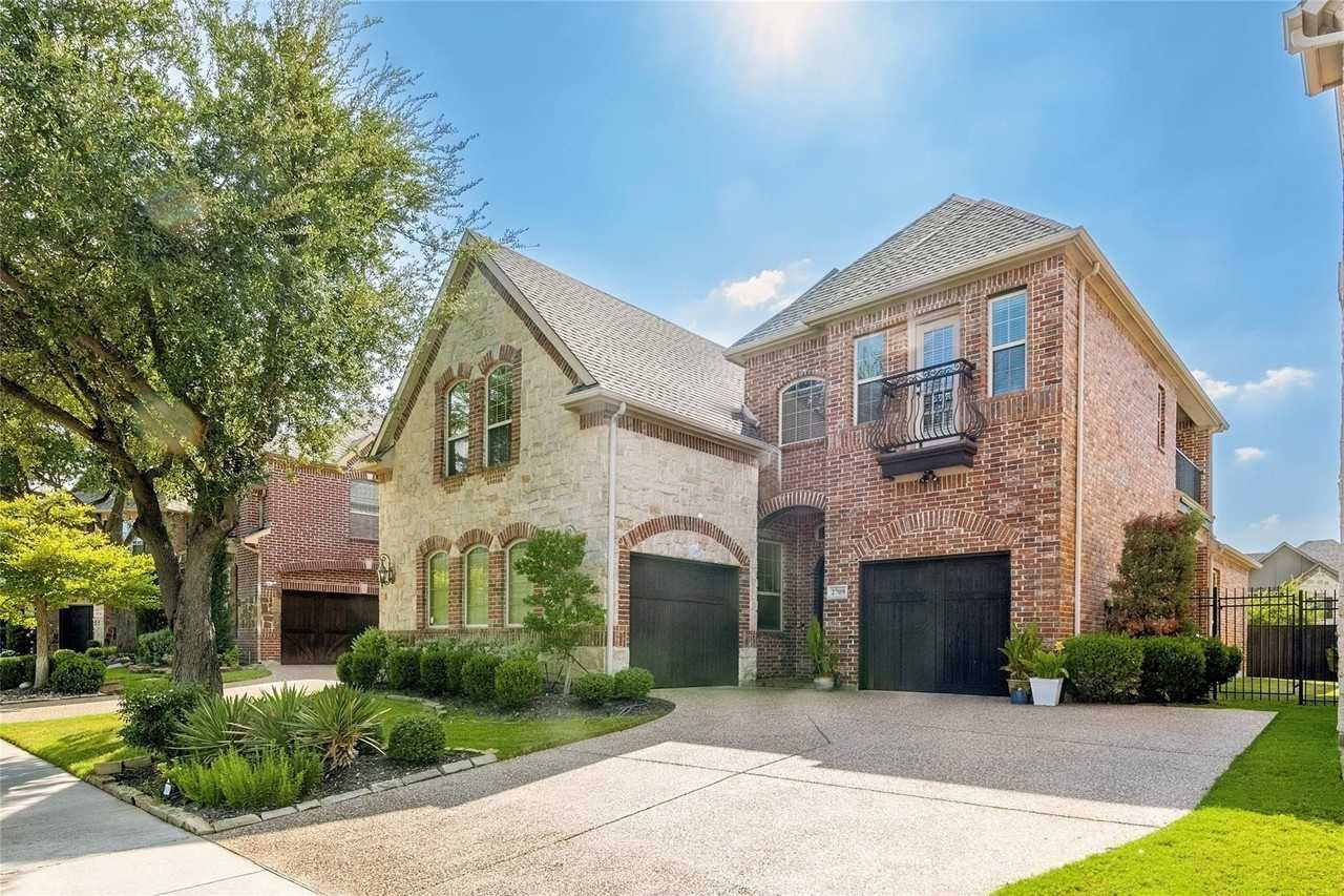 2709 White Dove Dr - Photo 2 of 32