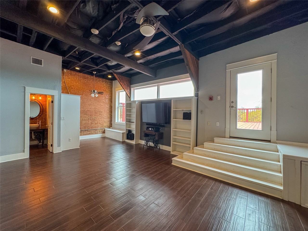 2816 Lee St #C - Photo 2 of 15