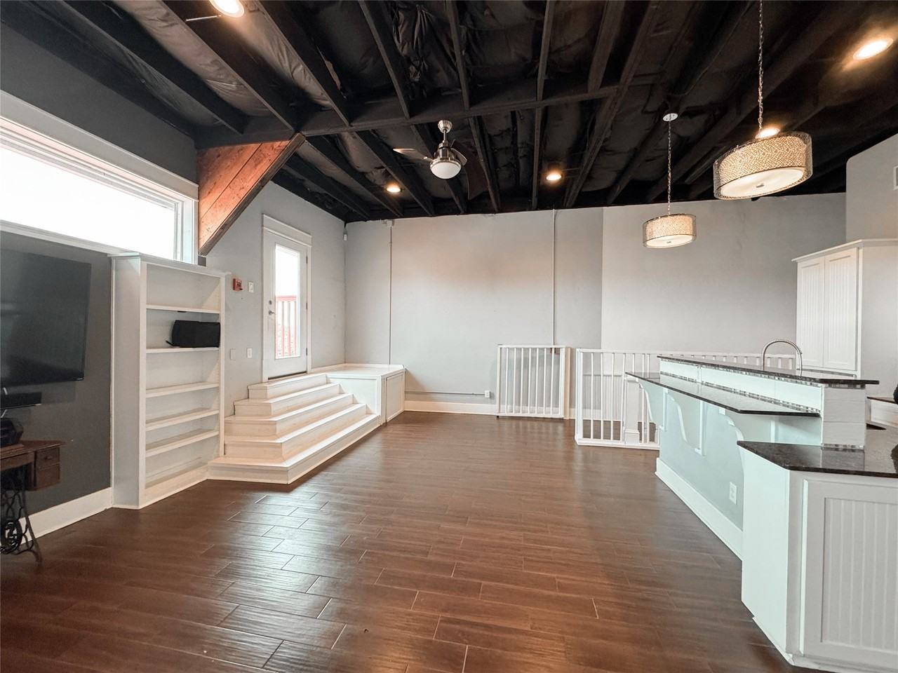 2816 Lee St #C - Photo 3 of 15