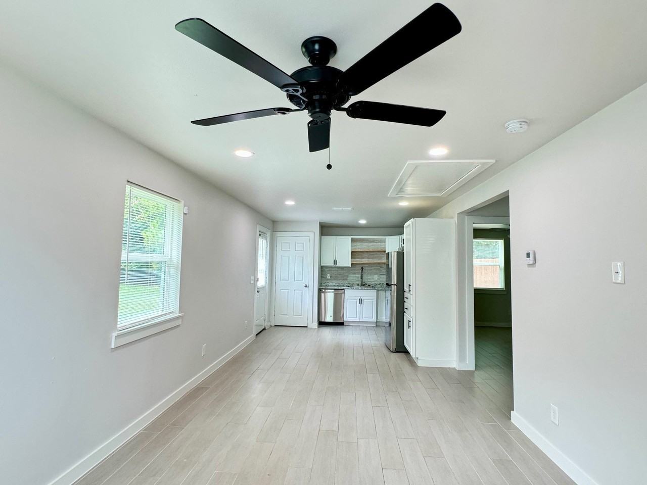 1903 Shawnee St #B - Photo 2 of 12