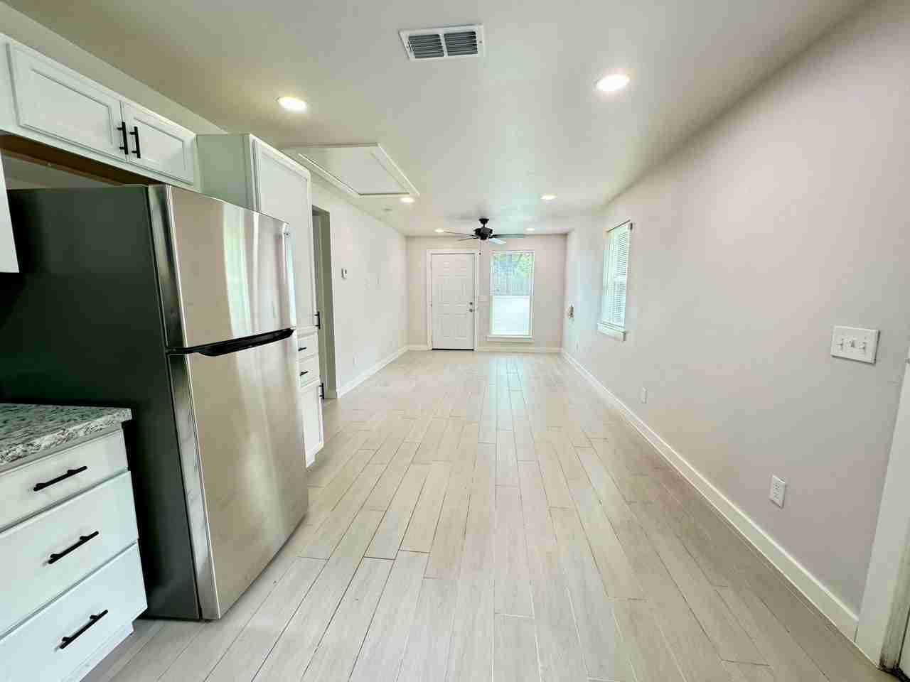 1903 Shawnee St #B - Photo 3 of 12