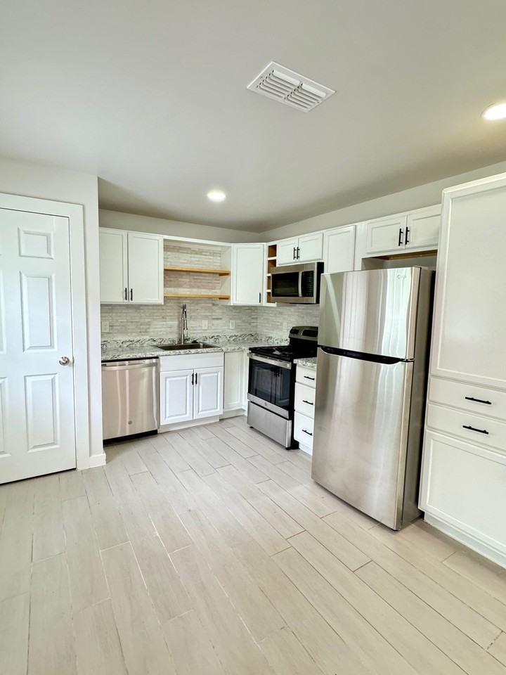 1903 Shawnee St #B - Photo 5 of 12
