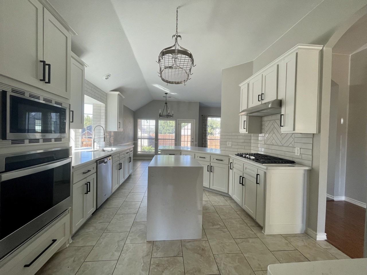 6505 Josephine Dr - Photo 4 of 34