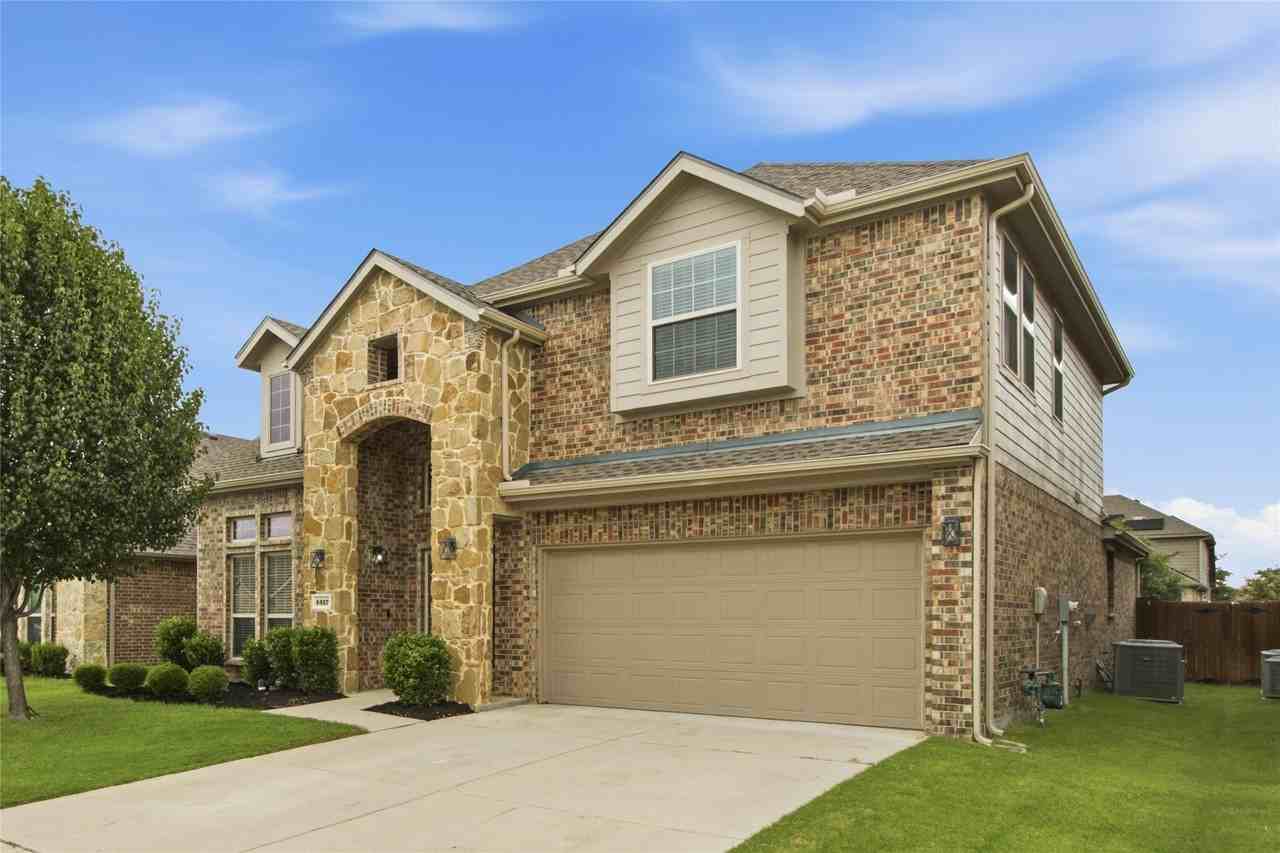4317 Lakeview Dr - Photo 2 of 39