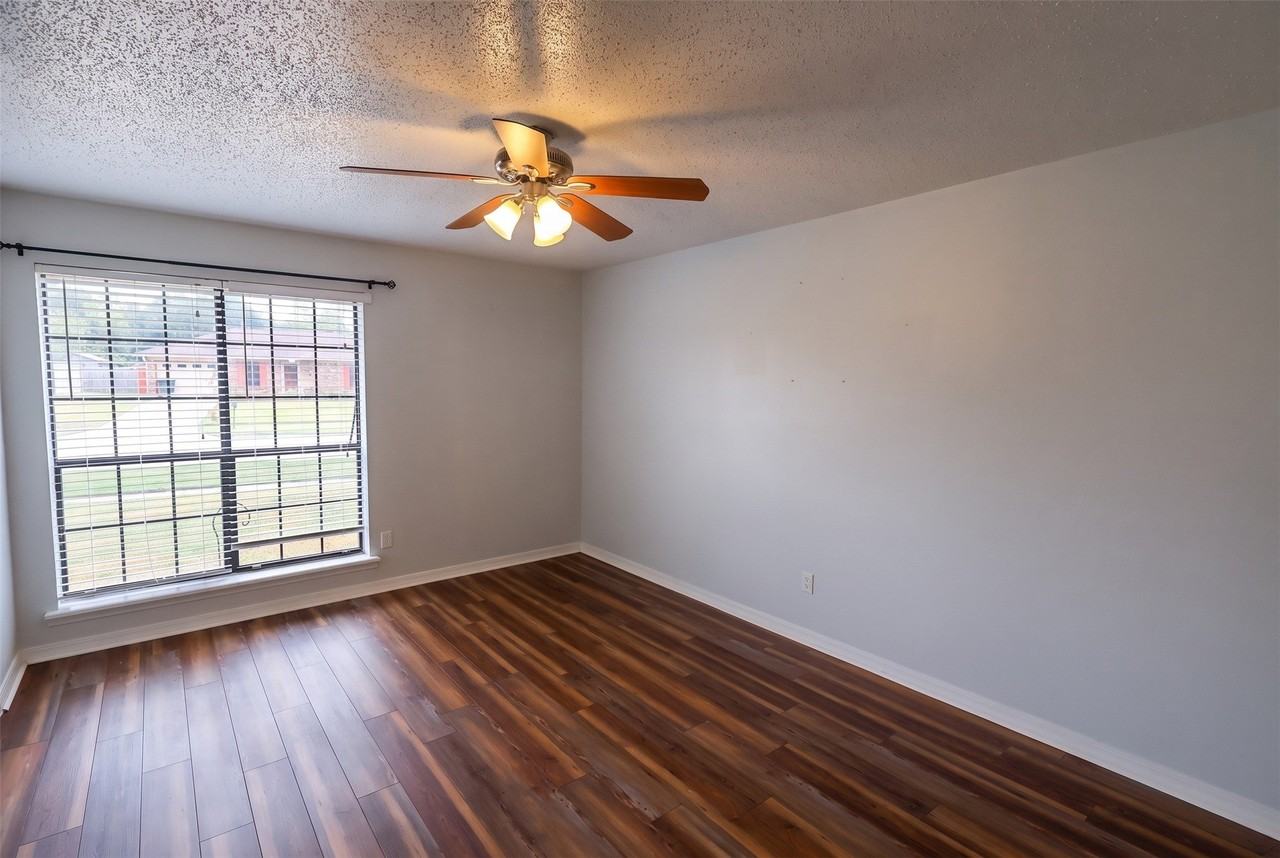 5715 Kristen Ave - Photo 3 of 20