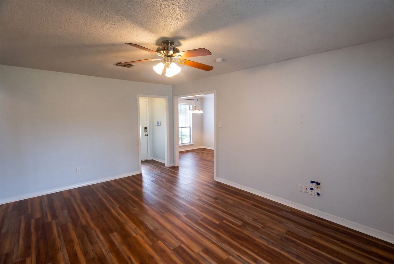 5715 Kristen Ave - Photo 4 of 20