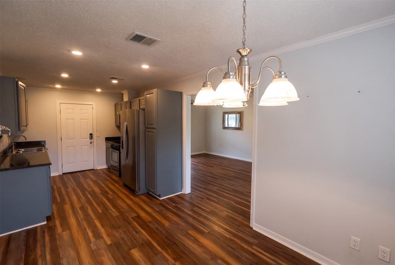 5715 Kristen Ave - Photo 5 of 20