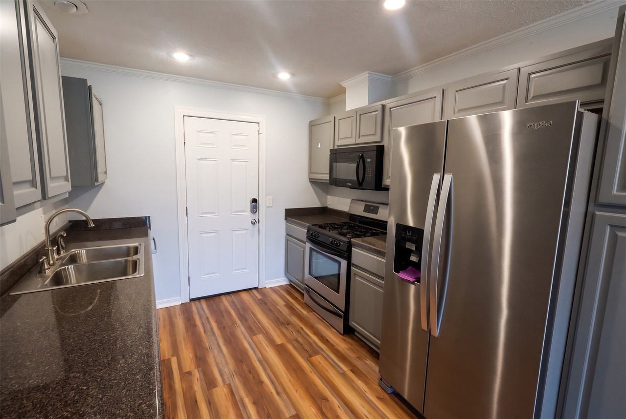 5715 Kristen Ave - Photo 6 of 20