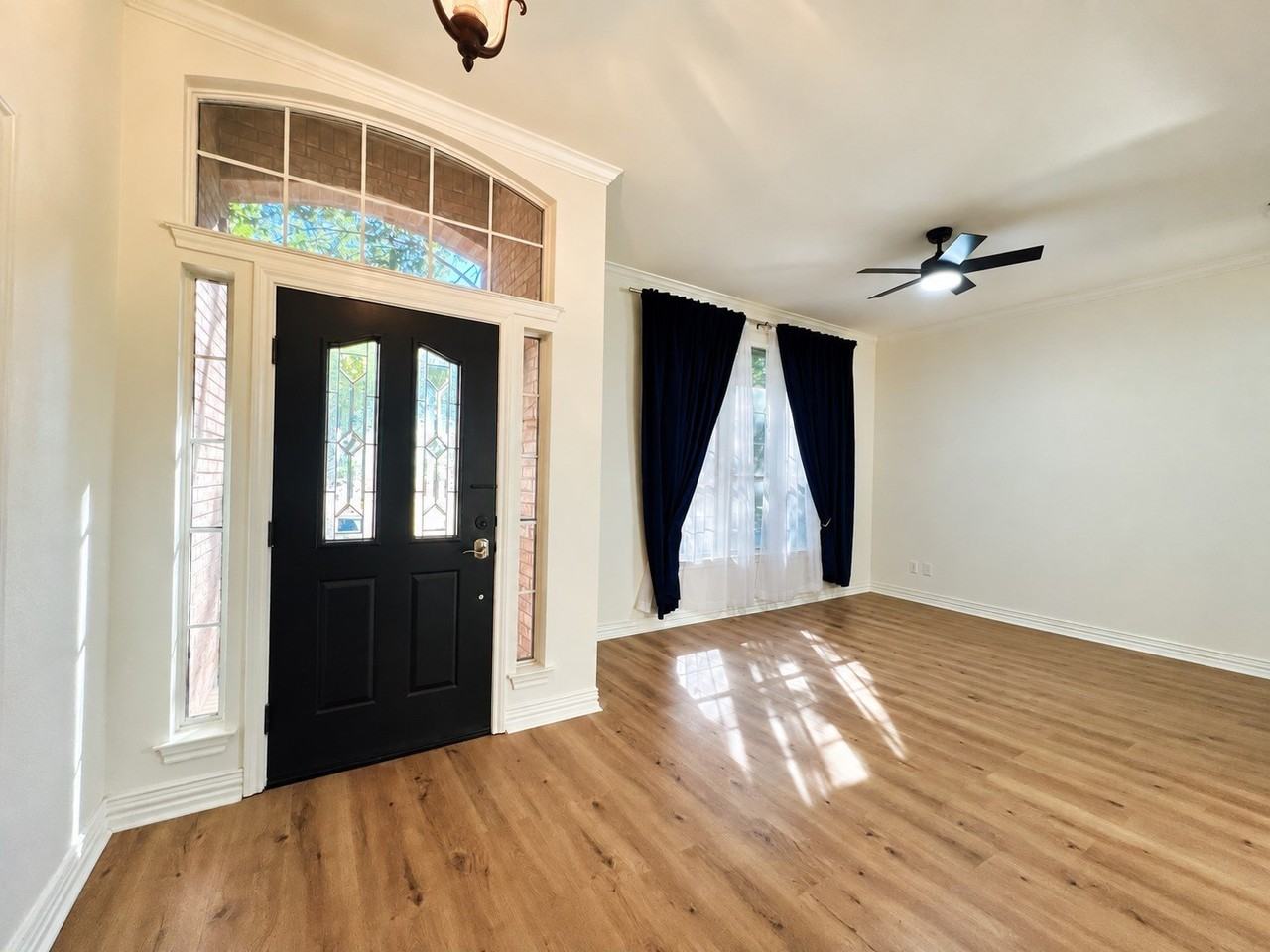 1606 Sarah Brooks Dr - Photo 2 of 35