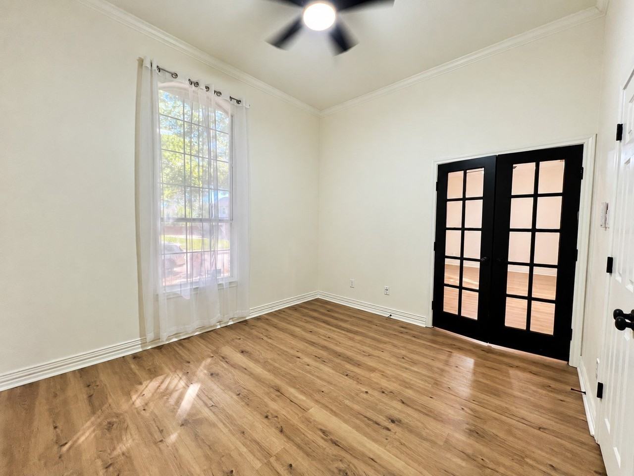 1606 Sarah Brooks Dr - Photo 7 of 35
