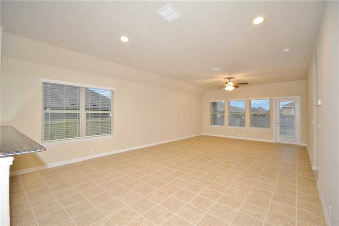 118 Eagle Feather Dr - Photo 4 of 20