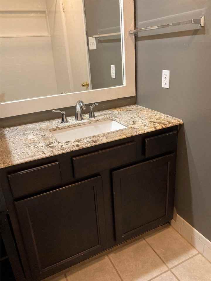 2714 Mccart Ave - Photo 7 of 28