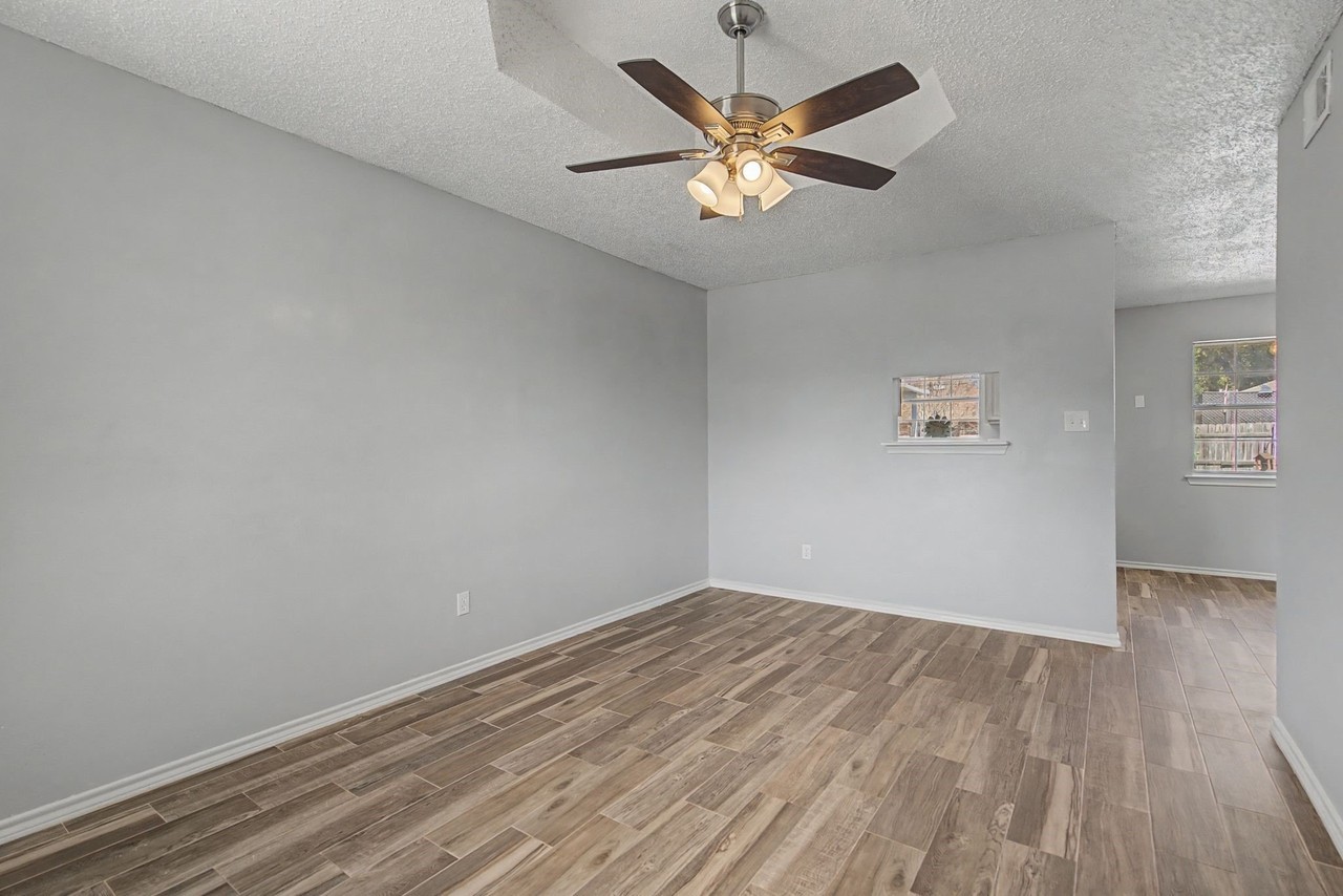 114 Prairie Creek Cir - Photo 3 of 28