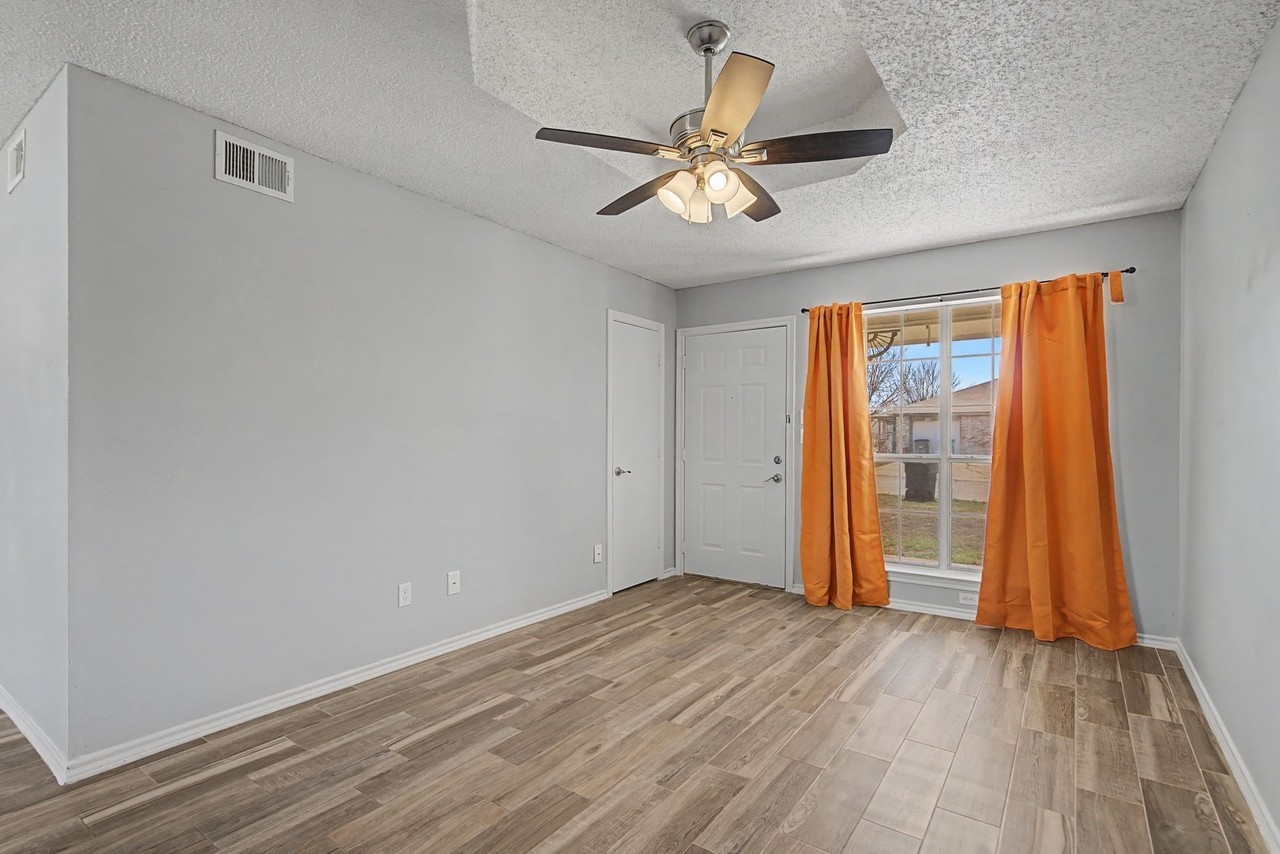 114 Prairie Creek Cir - Photo 5 of 28