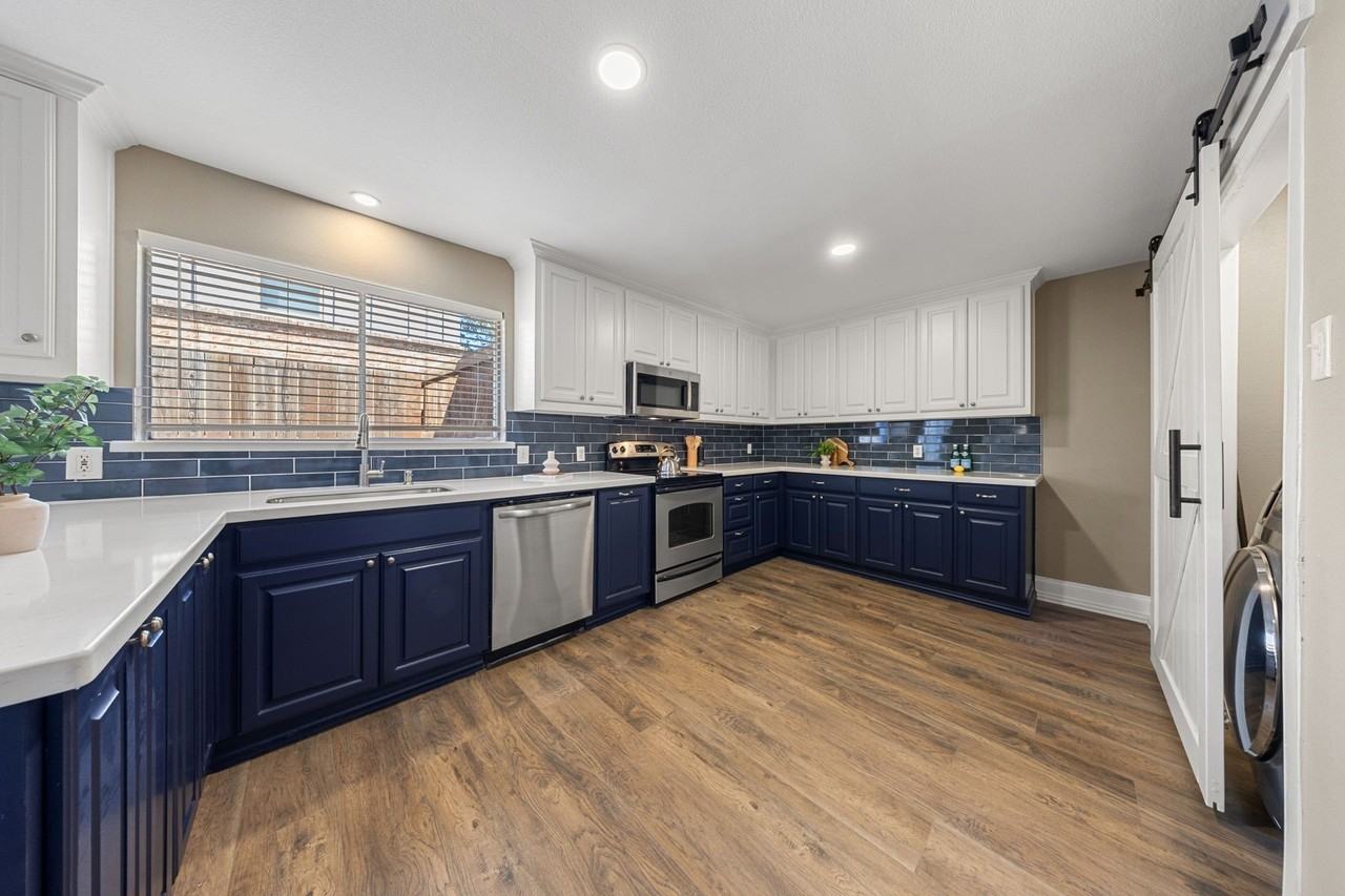 9735 Queenswood Ln - Photo 6 of 27
