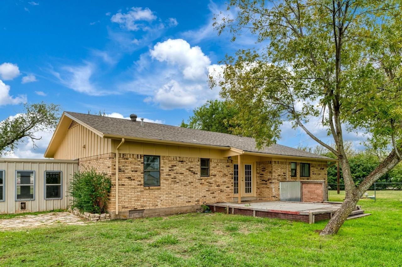 3800 Acton Hwy - Photo 2 of 33