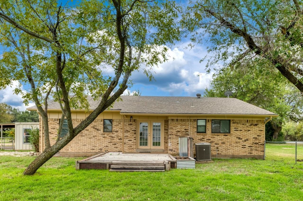 3800 Acton Hwy - Photo 3 of 33