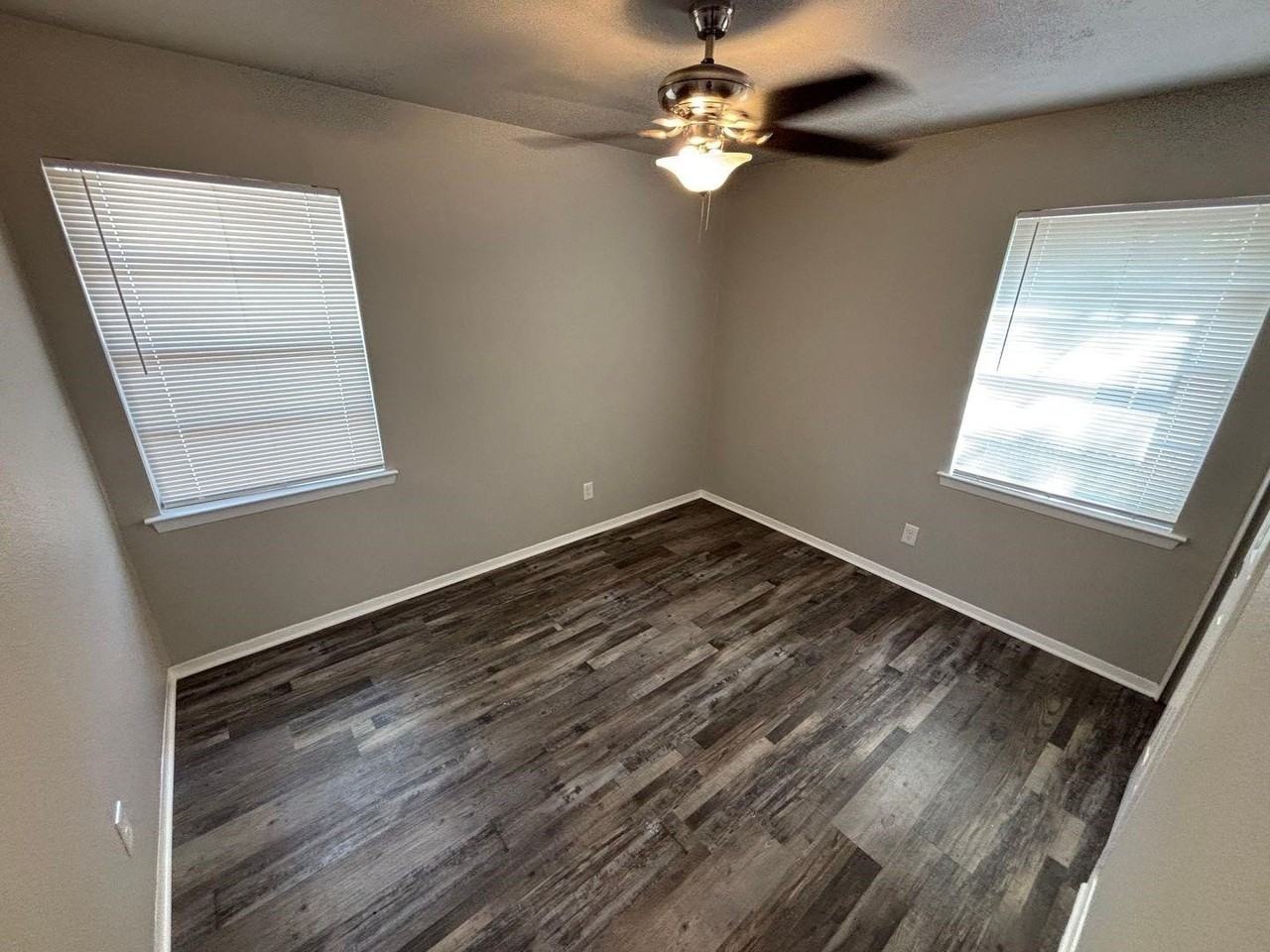 2522 Cunningham St - Photo 4 of 18