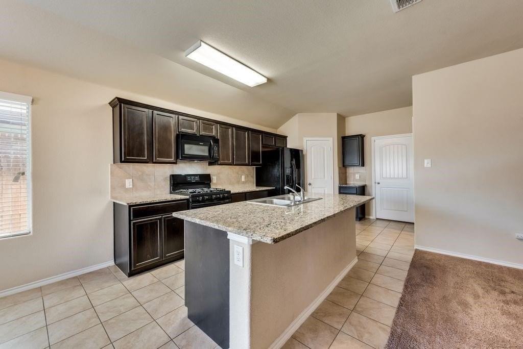 6320 Eagle Pier Way - Photo 6 of 29