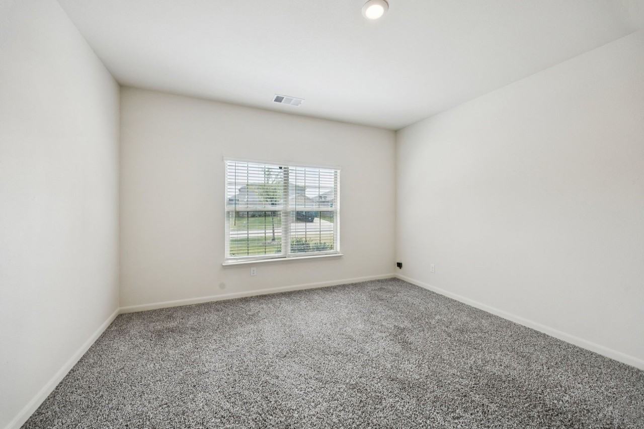 817 Mallorie Ln - Photo 2 of 10