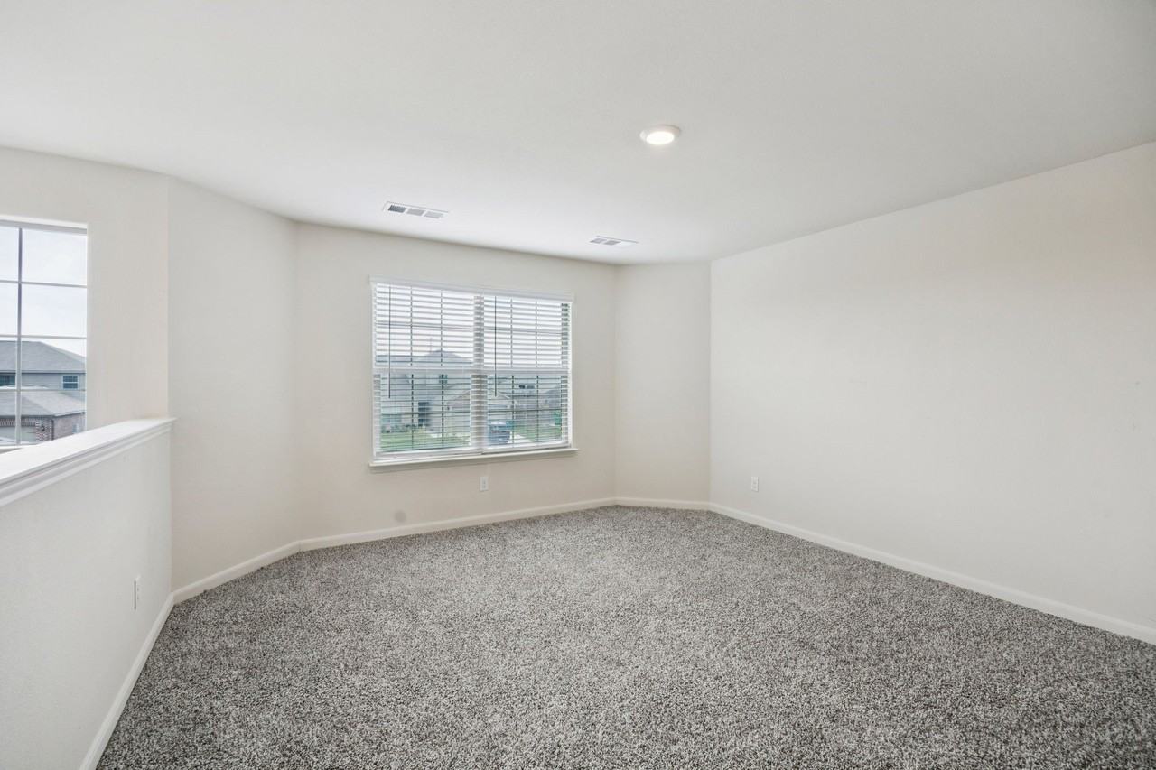817 Mallorie Ln - Photo 4 of 10
