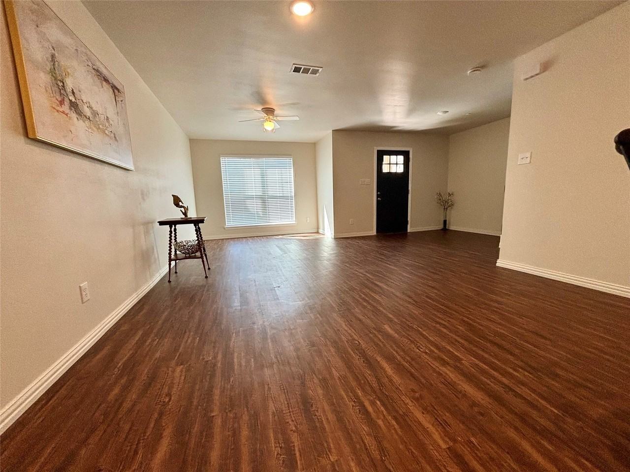 6215 Roby Dr - Photo 3 of 30